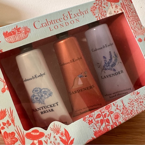 Crabtree and Evelyn Ultra Moisturizing Hand Therapy Set - Picture 2 of 4